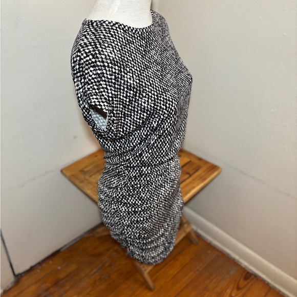 Vince Camuto Black & White Ruched Side Dress - Picture 3 of 10
